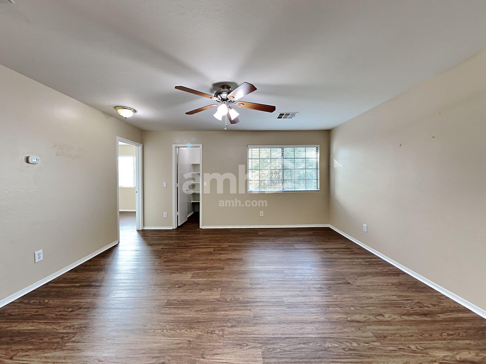 Building Photo - 8621 N 68th Ln