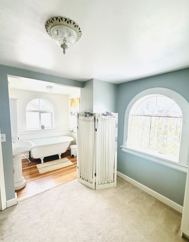 Building Photo - Gorgeous Kalispell home with Historical Charm