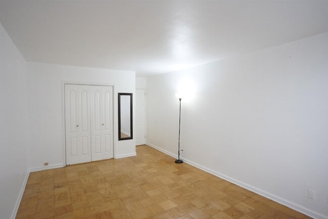 Building Photo - 225 St Pauls Ave