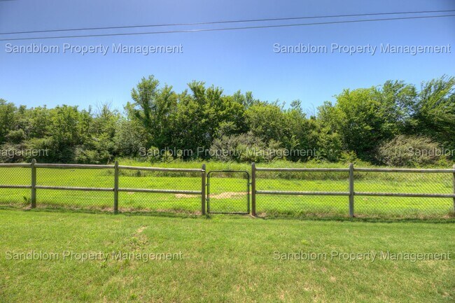 Building Photo - FOR LEASE | Jenks | $2500 Rent | 5 Bed, 3 ...
