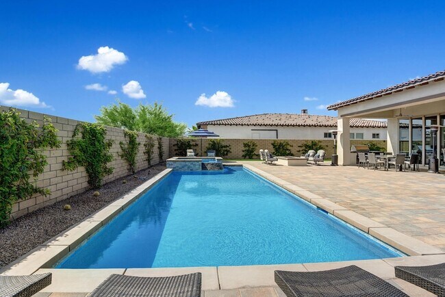 Building Photo - 54885 Madagascar Way