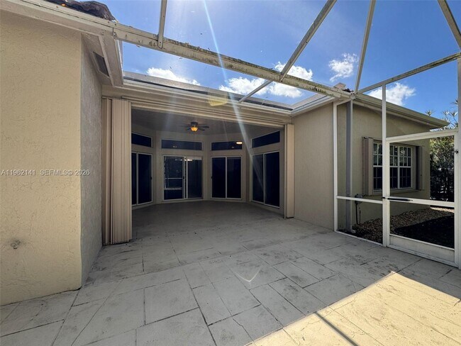 Building Photo - 4273 Fox Ridge Dr