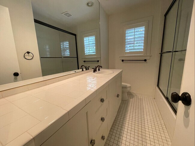 Building Photo - Davis Islands Spanish Med 3 Bed 2.5 Bath 1 car garage with Spool