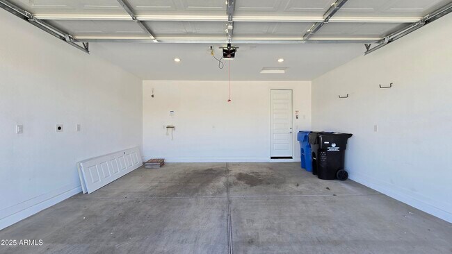 Building Photo - 2563 W Hidalgo Ave