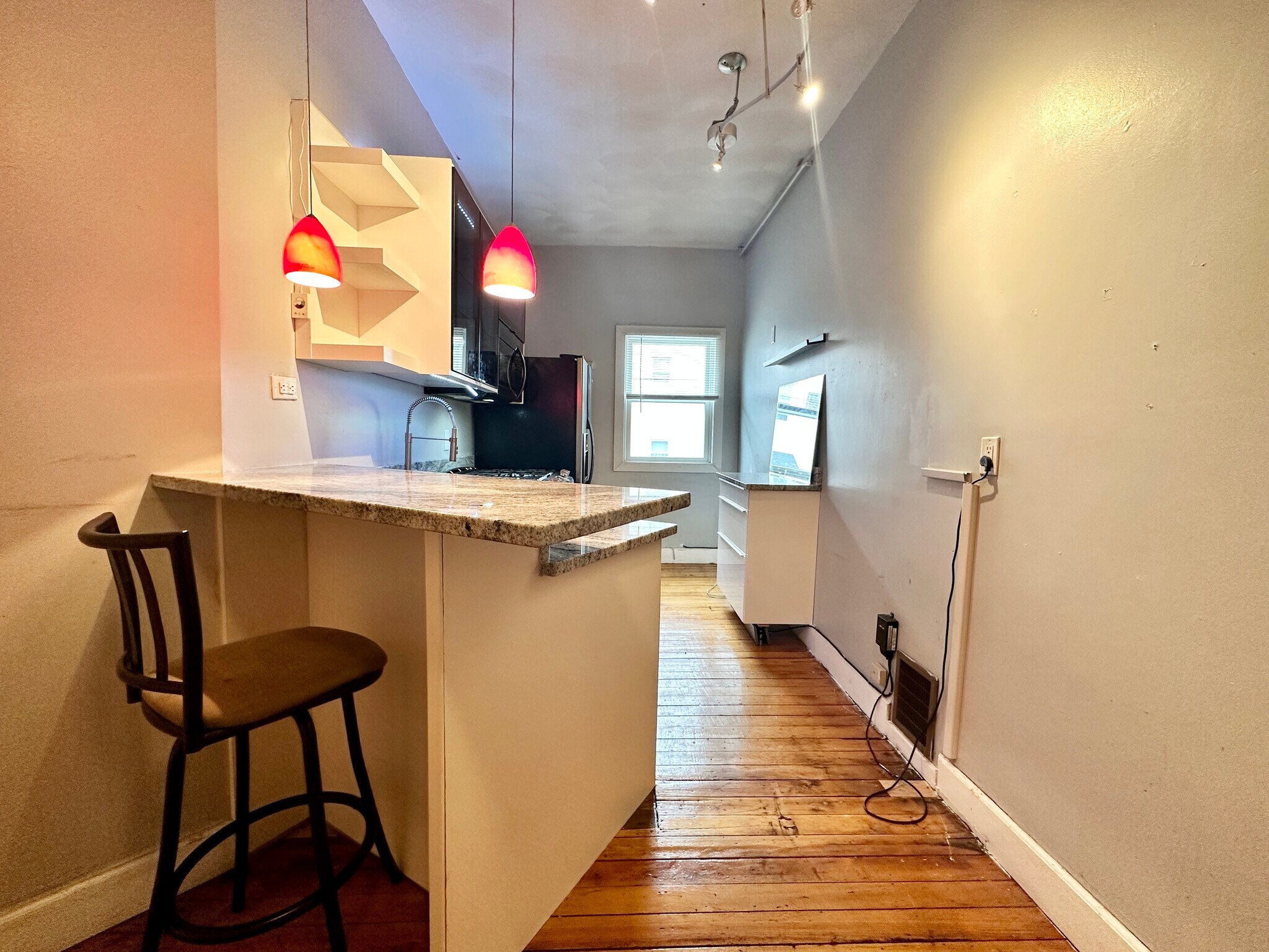 Building Photo - 124 Almy St