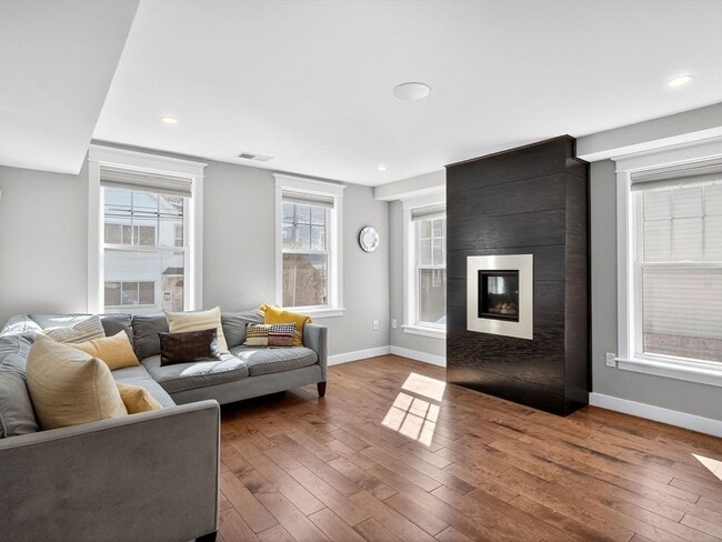 Building Photo - 409 Norfolk St