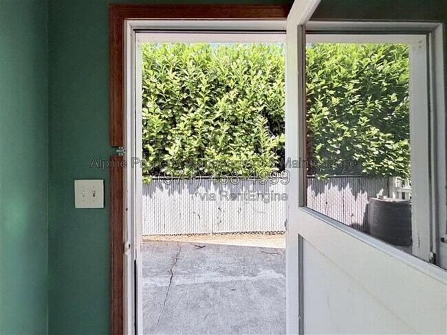 Building Photo - 4670 SW 160th Ave