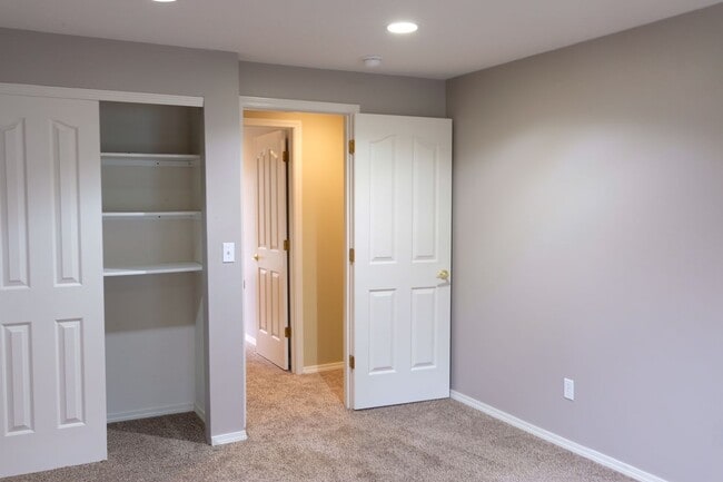 Building Photo - !!!HALF MONTH RENT FREE!!!? Beautifully Updated Home in a Peaceful, Highly Desirable Fisher’s Lan...