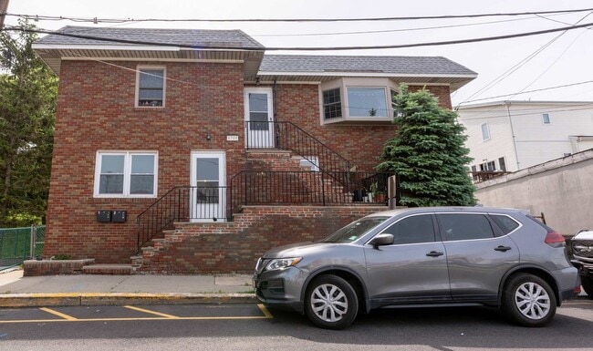 Building Photo - 6708 Columbia Ave