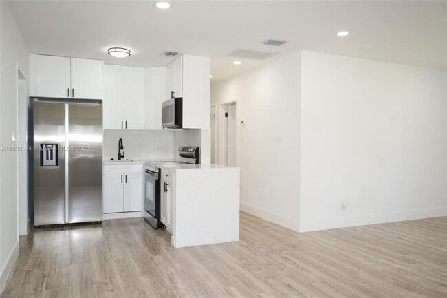 Building Photo - 4 bedroom in Ft Lauderdale FL 33311