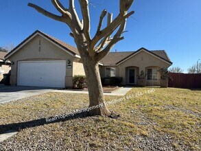 Building Photo - charming 3+2 in Lancaster