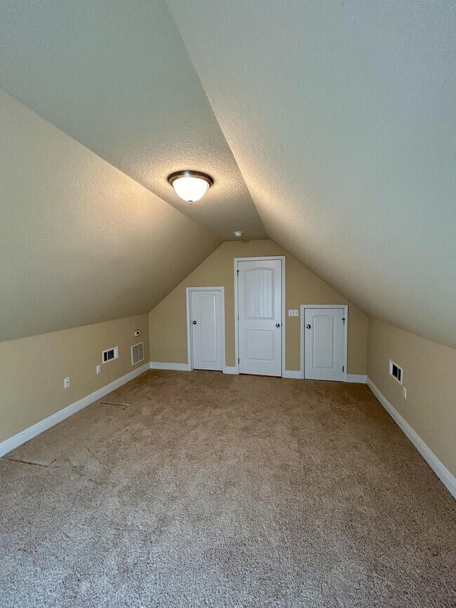 Building Photo - 80 S Knightsbridge Ct