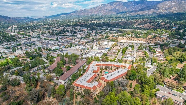 Building Photo - Beautiful Mountain Condo. 3 Bed-2Bath