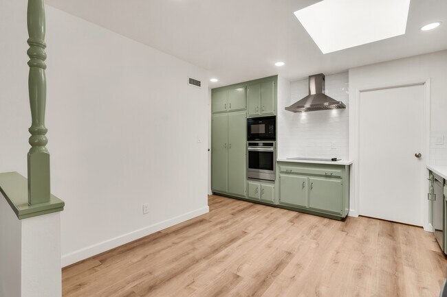 Building Photo - 4820 Cobb Dr