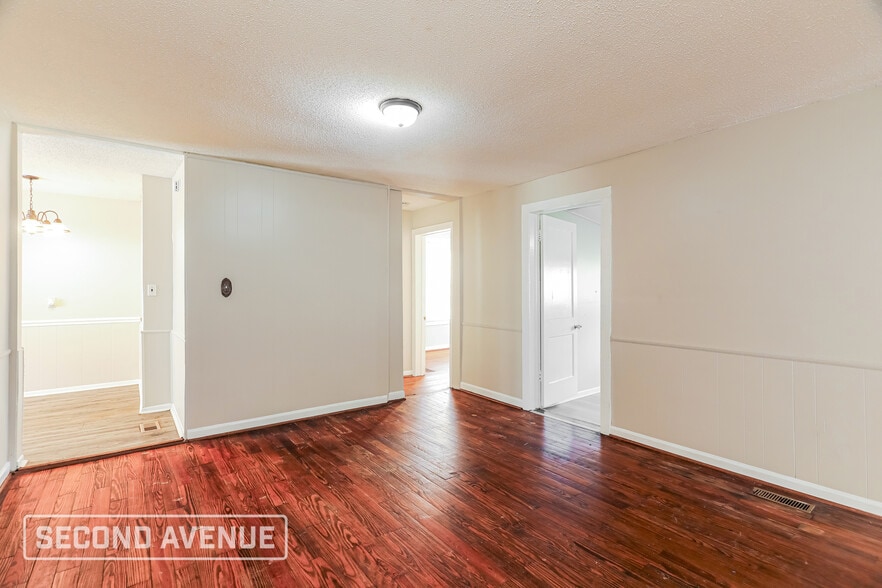 Building Photo - 208 Kentwood Ave