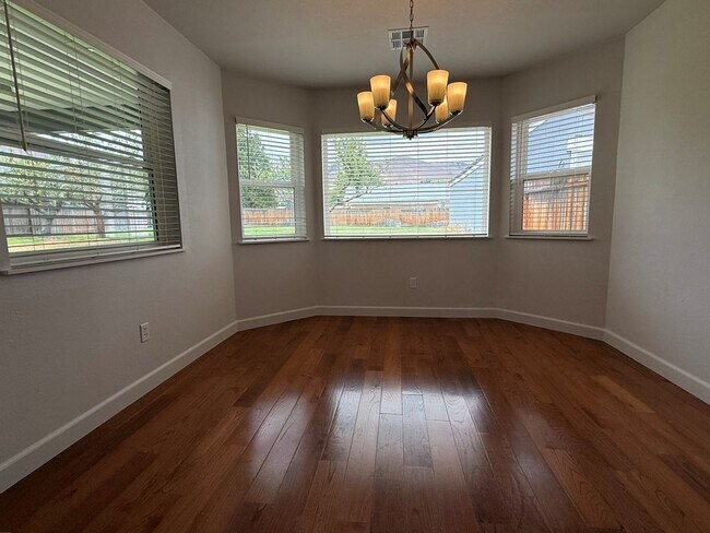 Building Photo - Now renting 3 bedroom House