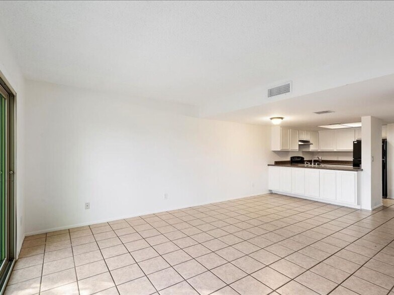 Building Photo - 122 S Hardy Dr