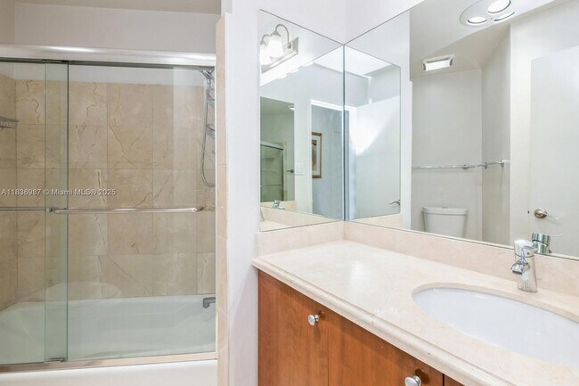 Building Photo - 4925 Collins Ave