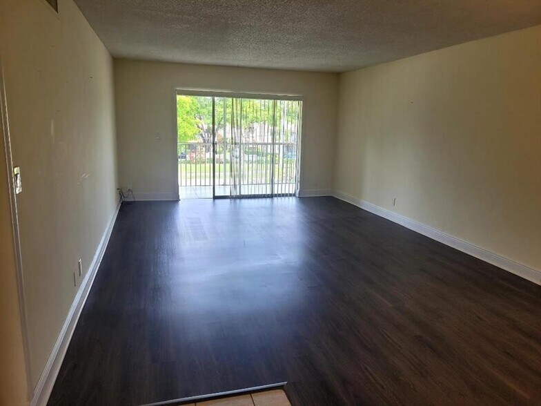 Building Photo - 3000 Riverside Dr