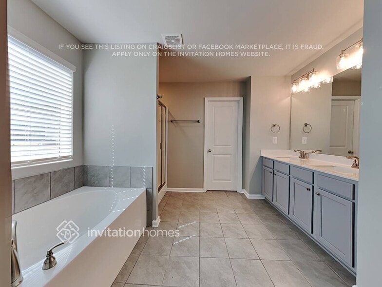 Building Photo - 145 Lantana Crossing