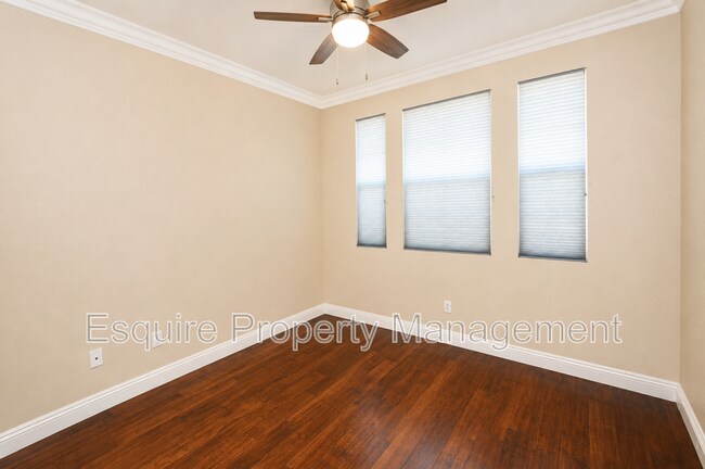 Building Photo - 2337 Chapel Dr