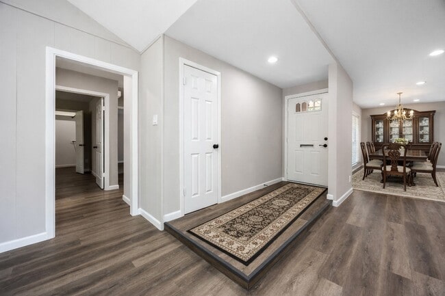 Building Photo - 8826 Tanager St