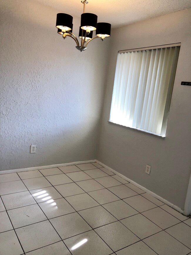 Building Photo - 1816 E Oakland Park Blvd