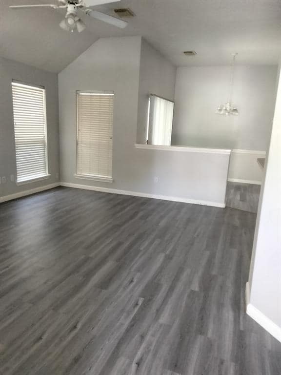 Building Photo - 208 Canterbury Dr