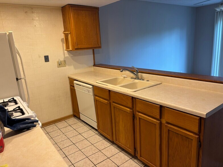 Building Photo - 6172 Brynwood Dr