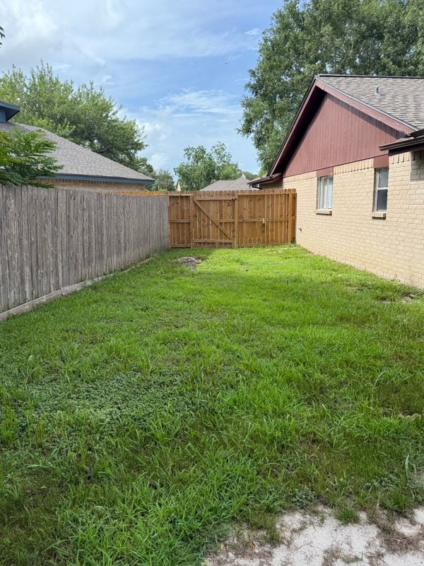 Building Photo - 5613 Countryaire