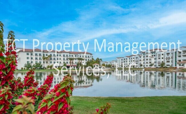 Building Photo - Stunning 1 Bedroom with Pool View