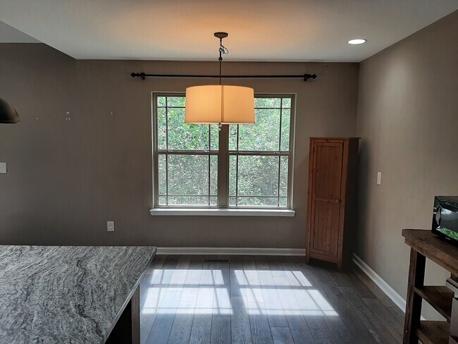 Building Photo - 1165 Bonnie Ln