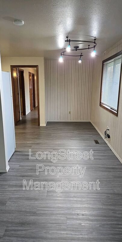 Building Photo - 615 SE Chicago St