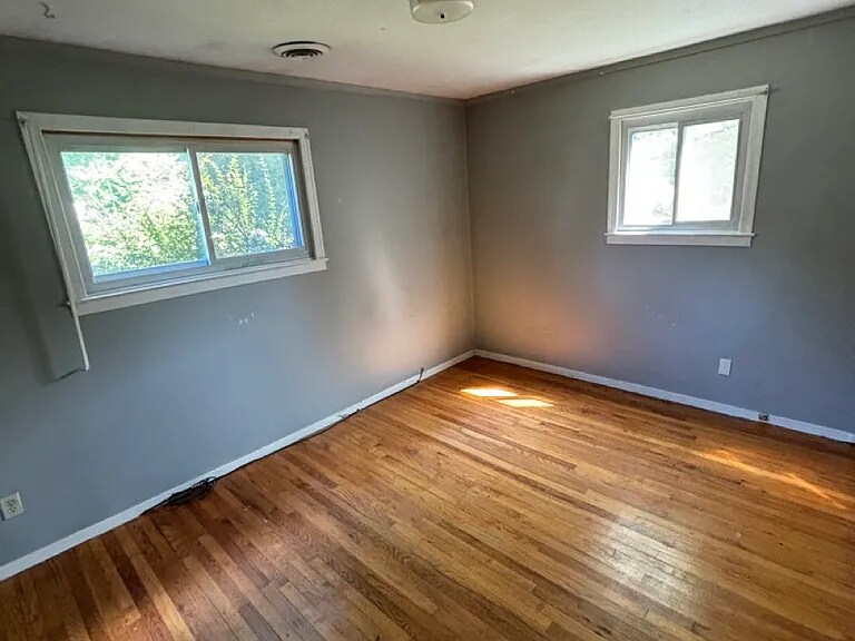 Building Photo - 305 Hunt Dr