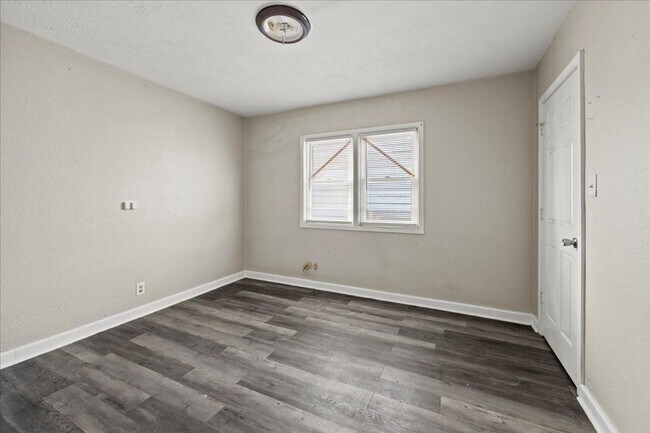 Building Photo - 1338 S Talbott St