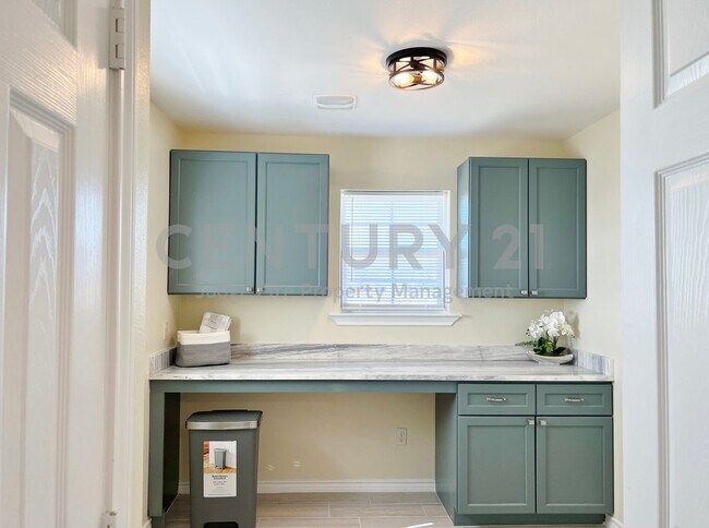 Building Photo - Completely Remodeled 4/2 County Home in Ennis Ready For Move-In!