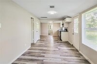 Building Photo - 1011 N Arcola St