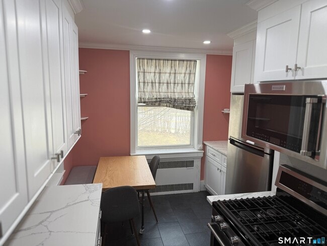 Building Photo - 70 Strawberry Hill Ave