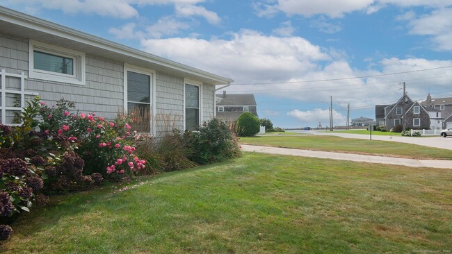 Building Photo - 105 Sound Breeze Ave