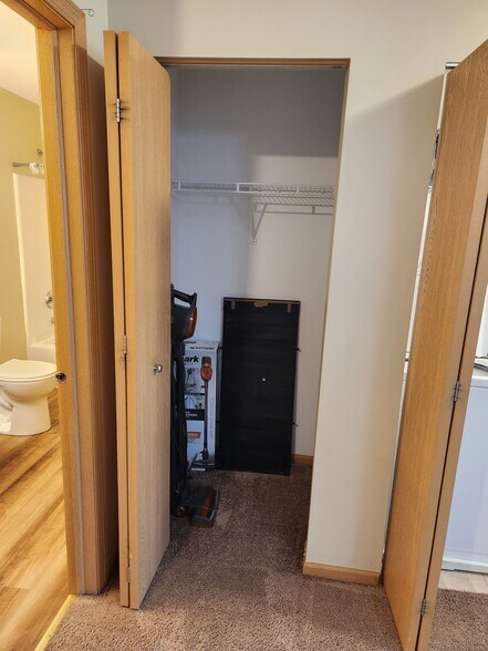 Building Photo - 1819 Silverstone Dr