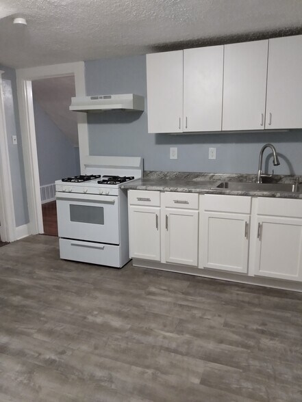 Building Photo - 4413 Floral Ave