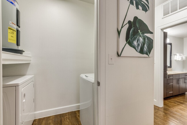 Building Photo - 1221 Legacy Dr