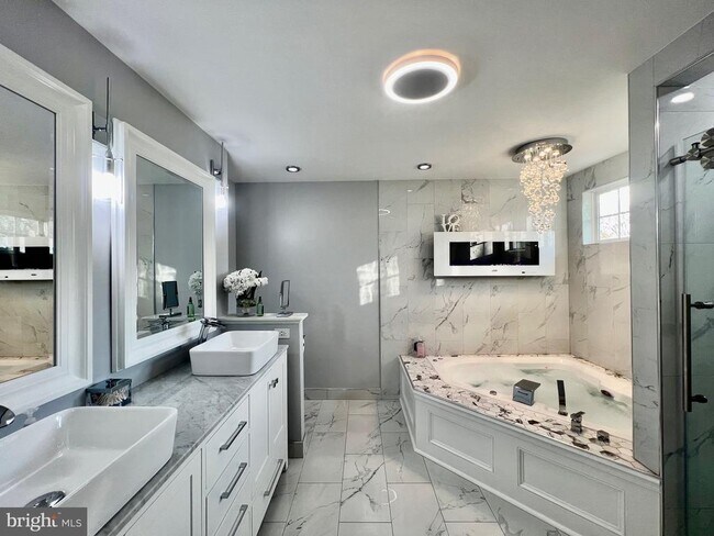 Building Photo - 15000 Onan Ct