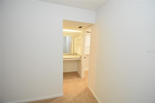 Building Photo - 11 Surrey Ct