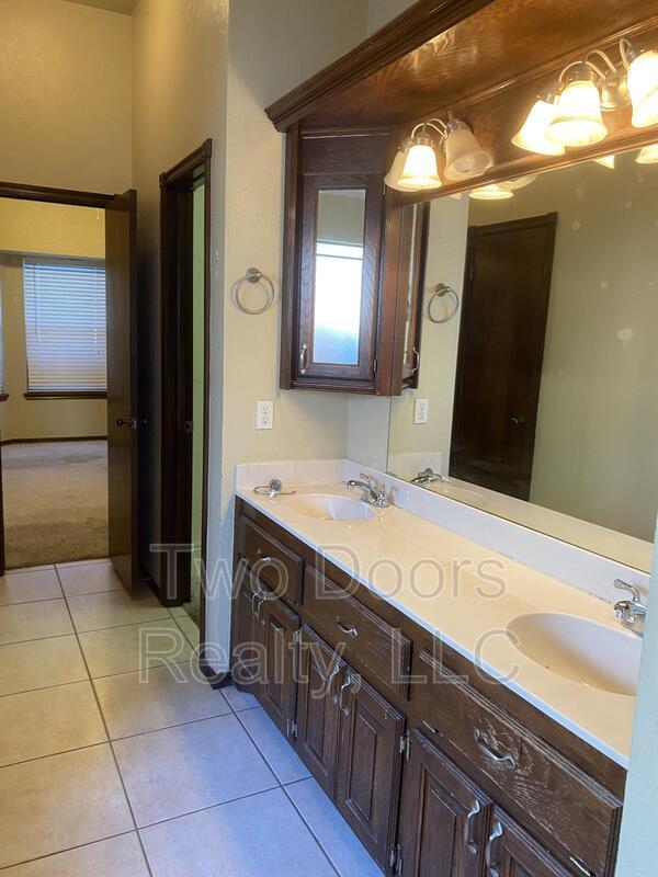 Building Photo - 617 Allison Ln