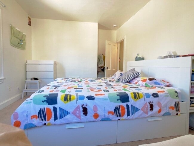 Building Photo - 124 Carlisle St