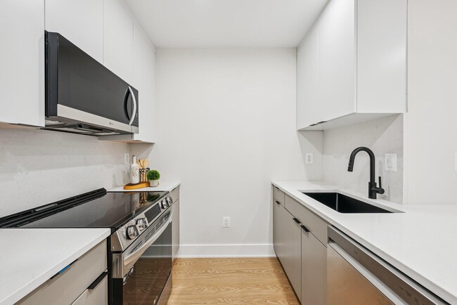 Building Photo - 2134 Wisconsin Ave NW
