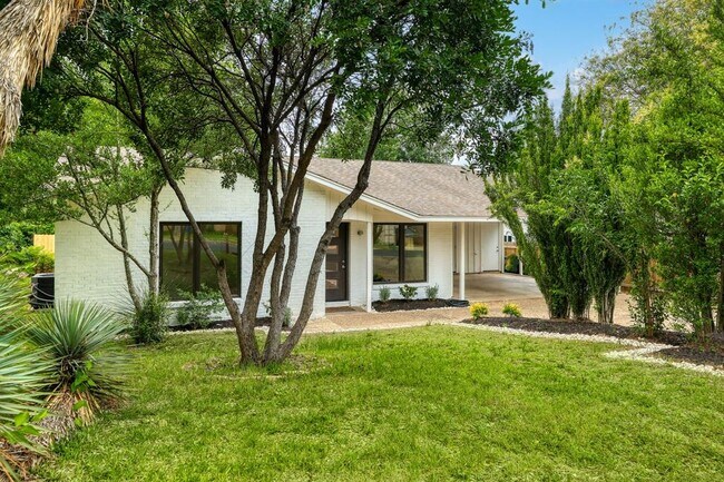 Primary Photo - 3300 Catalina Dr
