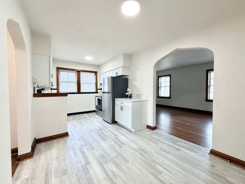 Building Photo - 4734 Locke Ave