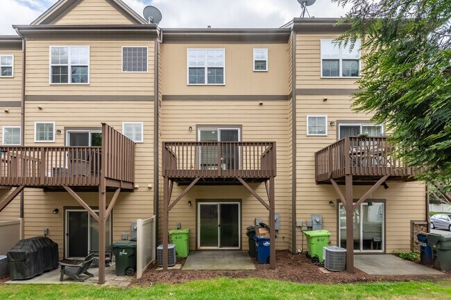 Building Photo - Gorgeous  3-bedroom townhome in North Raleigh!
